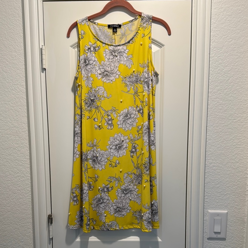 Adorable Ro and Aly size medium sleeveless airline dress, yellow, black & white